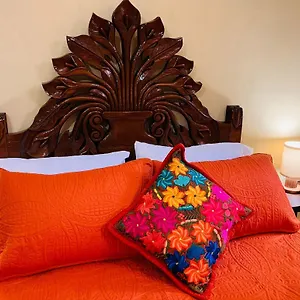 Bed & Breakfast Casa Tres Colibries 